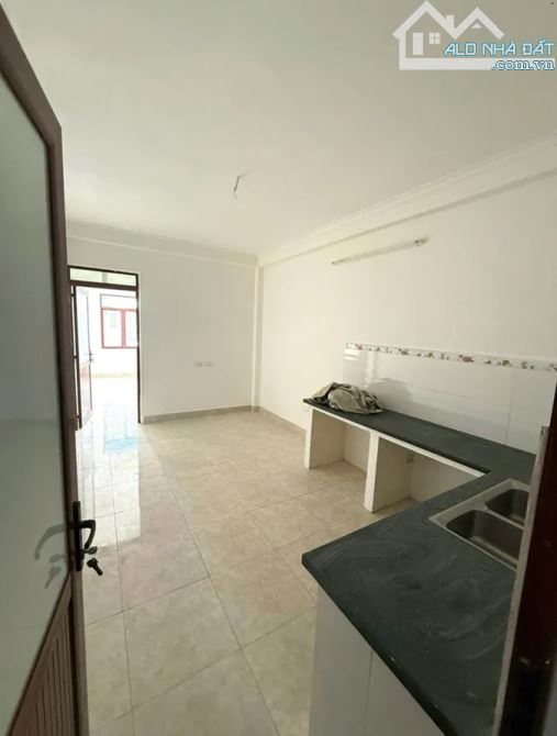 Bán nhà dân xây văn hội, ô tô đỗ cửa vào nhà, sát học viện tài chính, giá tốt hiếm có. - 3