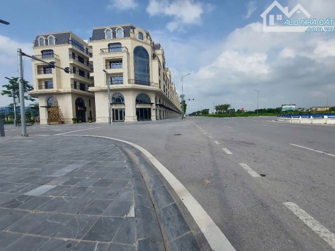 BÁN QUỸ CĂN CHUYỂN NHƯỢNG GIÁ TỐT NHẤT ROYAL MANSION- NGÃ 6 TP BẮC GIANG- 84M2 - 14 TỶ - 3