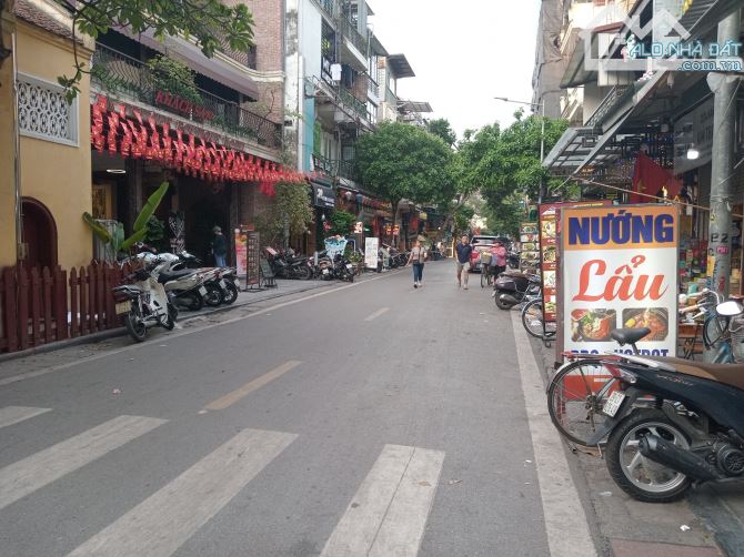 Bán nhà mặt phố Hàng Buồm 514m2 mặt tiền 16.5m, Giá 256 tỷ