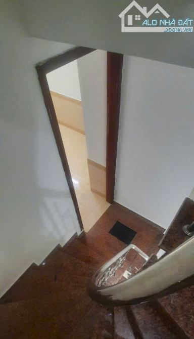 NHÀ VỊ TRÍ ĐẸP GẦN MẶT PHỐ THẠCH CẦU LONG BIÊN – Ô TÔ ĐỖ CỬA – 4 TẦNG – 34M² – CHỈ 5,8 TỶ - 4