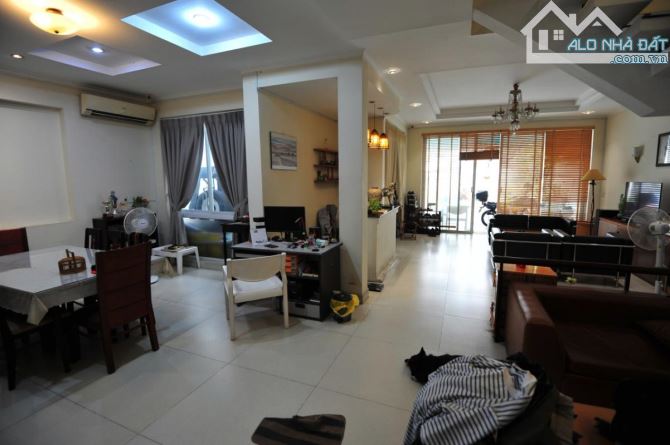 Bán Nhà Quận 7_Biệt Thự Sân Vườn 270M2+2Tầng_Sát PMH_Ngang 10M_Đường 6M;1 Đời Chủ;Chỉ 28Tỷ - 4