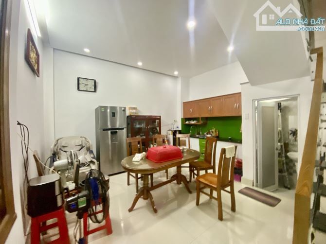 NHÀ 4 TẦNG HUỲNH THỊ HAI Q12- HẺM OTO NGỦ TRONG NHÀ- GIÁ 4TY750 - 4