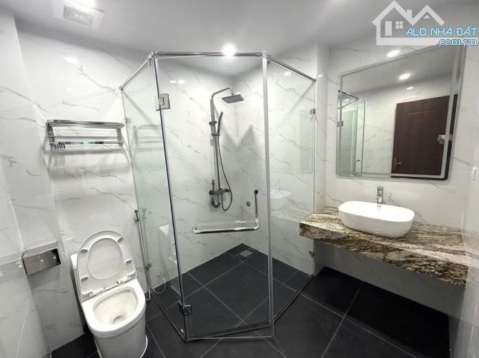 BÁN NHÀ RIÊNG 7 TẦNG THANG MÁY - Ô TÔ VÀO NHÀ - PHỐ PHƯƠNG MAI QUẬN ĐỐNG ĐA - 16.5 TỶ. - 4