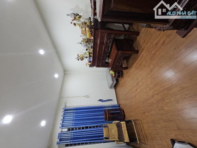 Bán nhà Ngọc Thụy 44m2, 4 tầng, 8 t.ỷ hơn, ô tô, ngõ nông, gần trường Việt Pháp   Vị trí: - 4