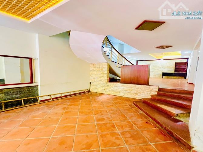Hiếm! Chủ cần bán gấp, phân lô phố Duy Tân, vỉa hè rộng, kinh doanh sầm uất 52m*5T - 4
