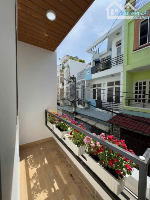 Nhà 3 tầng ĐƯỜNG SỐ 1 P11 GV, 44m2(4mx11m),HXH THÔNG,3PN, chỉ 6.65tỷ - 4