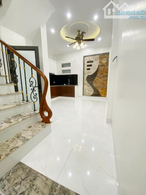 ĐƯỜNG LÁNG-ĐỐNG ĐA-NHÀ ĐẸP GẦN PHỐ-NỞ HẬU-BA GÁC TRÁNH-XÂY 5 TẦNG-CHỈ 10.2 TỶ - 4