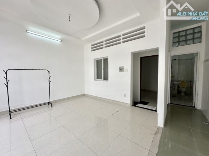 Gấp bán nhà, gần Điện Biên Phủ, Bình Thạnh, 3 tầng, giá 15 tỷ, dt 65m2. - 4