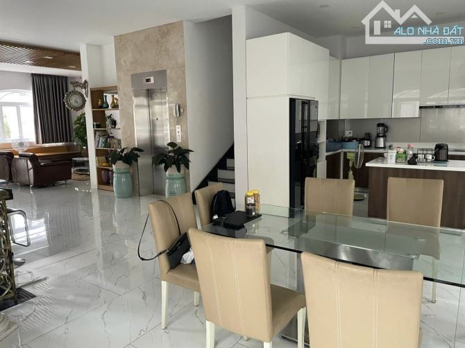 Bán gấp Biệt thự 99 Nguyễn Thị Thập, PMH, P.Tân Phú, Q7, 220m2 5 lầu, chỉ 47 tỷ! - 4