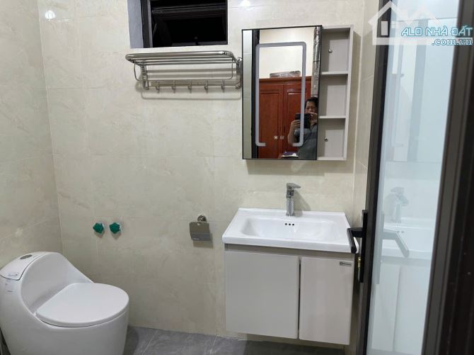 Bán nhà 6 tầng 2 phòng đg Lý Đạo Thành Đang Cho Thuê 100tr/tháng DT 110m,Hướng TB,Giá 22 t - 4