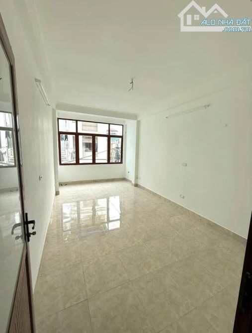 Bán nhà dân xây văn hội, ô tô đỗ cửa vào nhà, sát học viện tài chính, giá tốt hiếm có. - 4