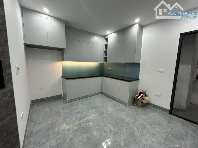Nhà đẹp ở luôn Trần Cung Bắc Từ Liêm. Sổ vuông 50m, 5 tầng MT3m6 Giá 11 tỷ Ngõ 3 gác - 4