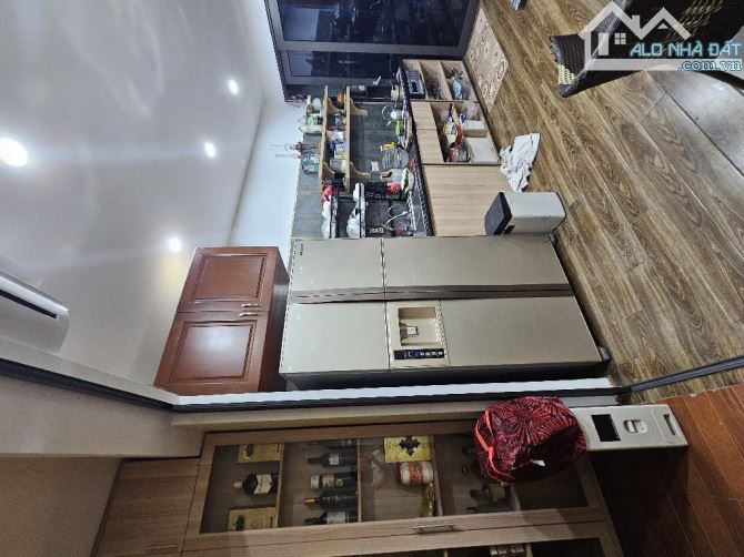 Bán nhà Ngọc Thụy 44m2, 4 tầng, 8 t.ỷ hơn, ô tô, ngõ nông, gần trường Việt Pháp   Vị trí: - 5