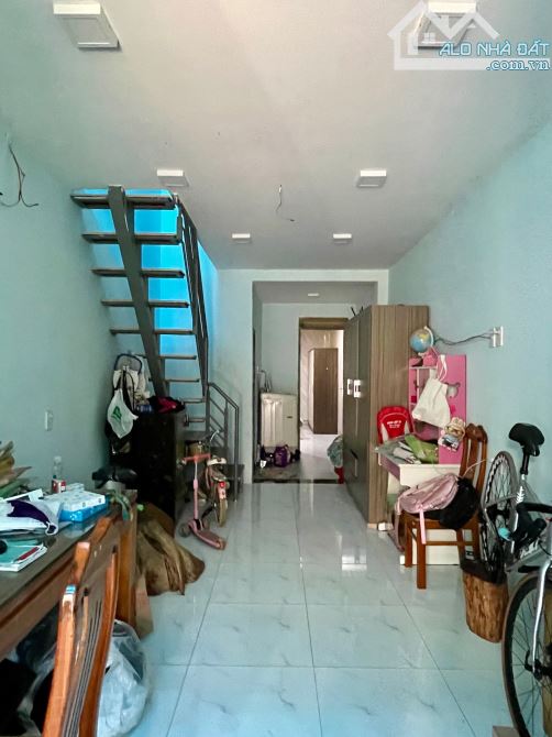 NGANG KHỦNG 8M - CHIA THÀNH 2 CĂN RIÊNG BIÊT VỪA Ở VỪA CHO THUÊ - HẺM XE TẢI - CHỈ 5.x TỶ - 5