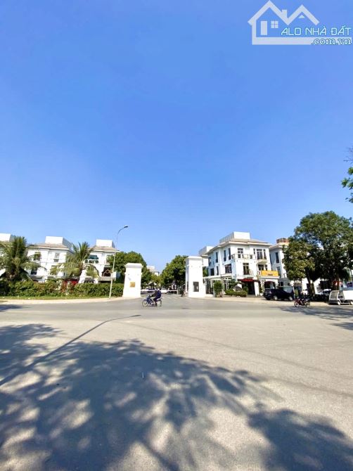 Bán gấp biệt thự khu đô thị Sài Đồng. Mặt tiền cực rộng - kinh doanh văn phòng bất chấp - 5