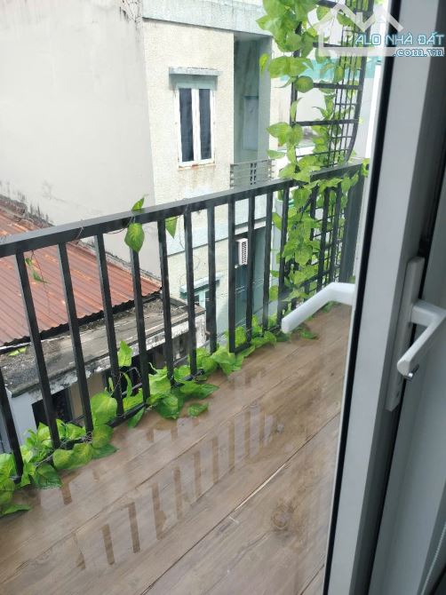 Nhà bán: đường Tô Hiến Thành. Q10. DTSD 25m2. 3 tầng. Giá 4,5 tỷ - 5