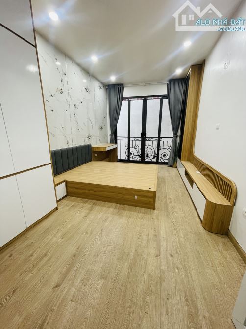 Cầu Giấy 5 Tầng Đủ Nội Thất Siêu Đẹp DT 35m .Trung Tâm Quận.10m Ra Ô Tô Tránh .Giá 7,6 Tỷ - 5