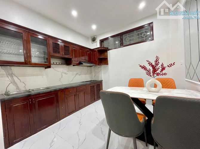 Tôi cần bán nhà 4T*45m2,ngã 4Tô Hiệu-Hoàng Diệu(đối diện chợ Hà Đông).Ôtô đỗ 10m.Giá 8tỷ6 - 5