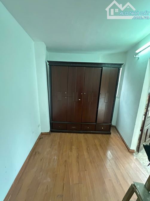 Cho thuê tập thể tầng 2 ngõ 128C Đại la, 3 phòng ngủ. - 5