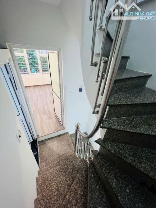 BÁN NHÀ CỰC HIẾM MẶT PHỐ TRẦN QUỐC HOÀN - 20M2, 4 TẦNG, MT 3M - GIÁ 8,5 TỶ - 5