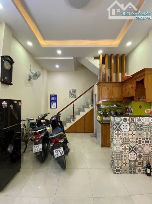 Q3 NHÀ 3 TẦNG CHẮC CHẮN NGANG 4M SỔ VUÔNG - NHỈNH 4 TỶ - 5