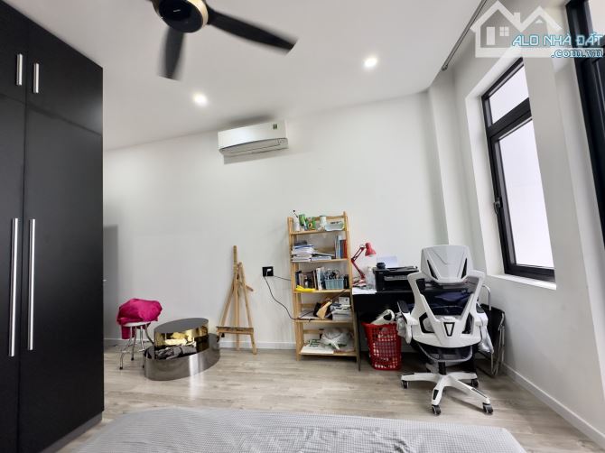 TÔ HIẾN THÀNH – QUẬN 10 – NHÀ ĐẸP 4 TẦNG – 70M² – NỞ HẬU 11M - CÁCH HẺM XE HƠI CHỈ 3 CĂN - 6
