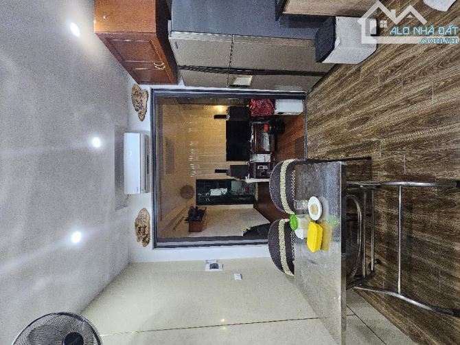 Bán nhà Ngọc Thụy 44m2, 4 tầng, 8 t.ỷ hơn, ô tô, ngõ nông, gần trường Việt Pháp   Vị trí: - 6