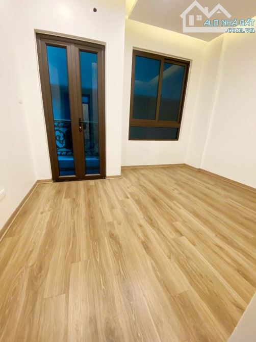 ĐƯỜNG LÁNG-ĐỐNG ĐA-NHÀ ĐẸP GẦN PHỐ-NỞ HẬU-BA GÁC TRÁNH-XÂY 5 TẦNG-CHỈ 10.2 TỶ - 6
