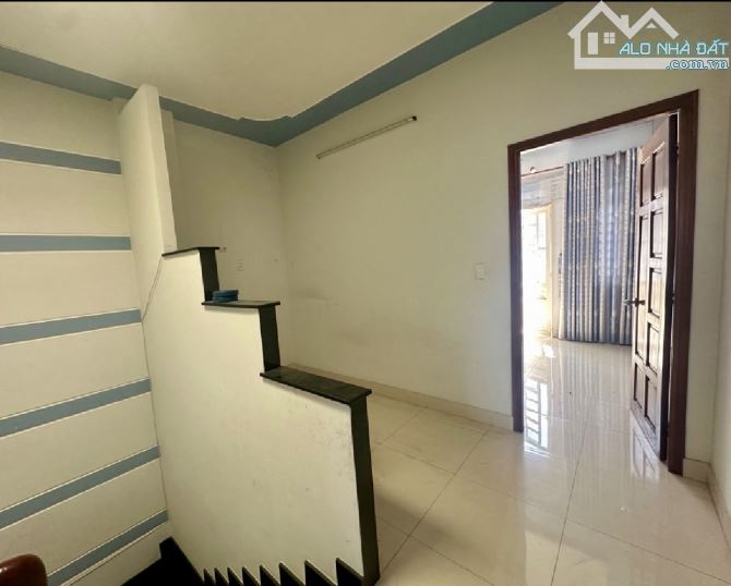 BÁN NHÀ 3 TẦNG ĐẸP – HẺM XE HƠI VÀO NHÀ – SÁT MẶT TIỀN TRẦN THỊ HÈ – QUẬN 12 – 65M2 – SHR - 6