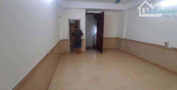 NHÀ VỊ TRÍ ĐẸP GẦN MẶT PHỐ THẠCH CẦU LONG BIÊN – Ô TÔ ĐỖ CỬA – 4 TẦNG – 34M² – CHỈ 5,8 TỶ - 7