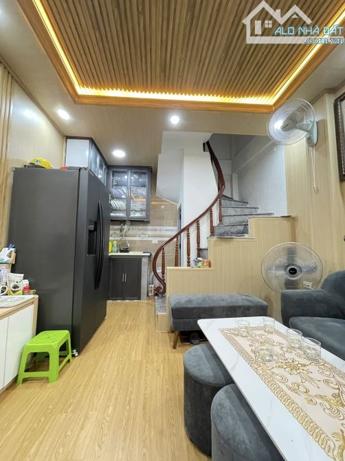 BÁN NHÀ NGUYỄN CHÍNH 25M x 5 TẦNG GẦN PHỐ GIÁ TỐT CHỈ 3.55 TỶ - 7