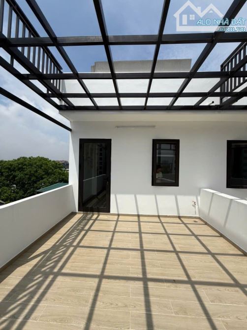 BÁN NHÀ MỚI, ĐẸP NGUYỄN VĂN CỪ – Ô TÔ 7 CHỖ TRÁNH – NỞ HẬU – 40M2 CHỈ 19,5 TỶ - 7