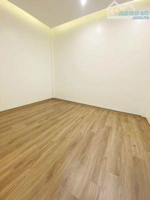 ĐƯỜNG LÁNG-ĐỐNG ĐA-NHÀ ĐẸP GẦN PHỐ-NỞ HẬU-BA GÁC TRÁNH-XÂY 5 TẦNG-CHỈ 10.2 TỶ - 7