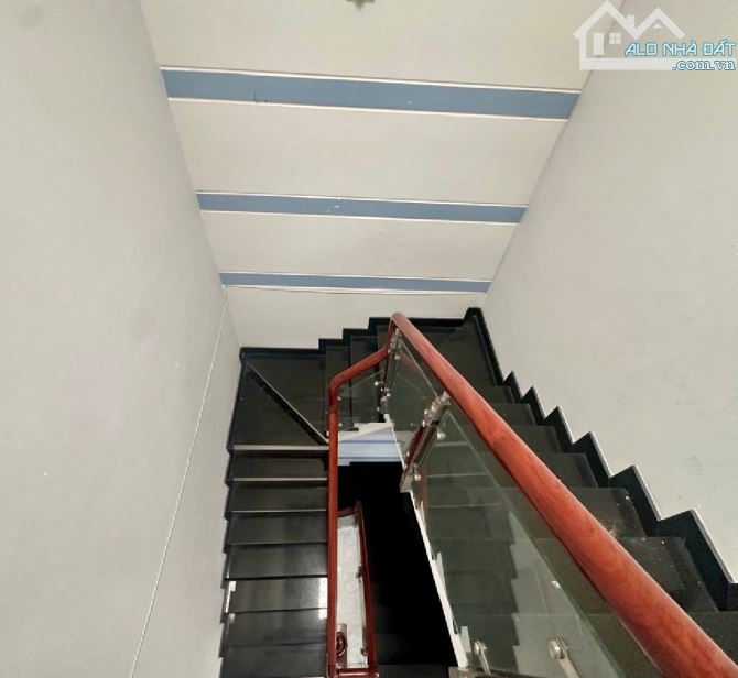 BÁN NHÀ 3 TẦNG ĐẸP – HẺM XE HƠI VÀO NHÀ – SÁT MẶT TIỀN TRẦN THỊ HÈ – QUẬN 12 – 65M2 – SHR - 7