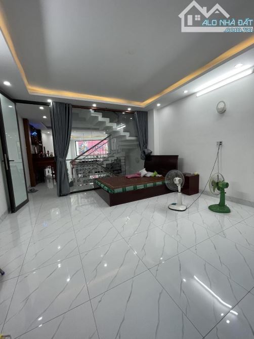 MẶT TIỀN TỈNH LỘ 10 84m2 - NGAY TÊN LỬA - 4 TẦNG - 4Pn - 8 TỶ. - 7