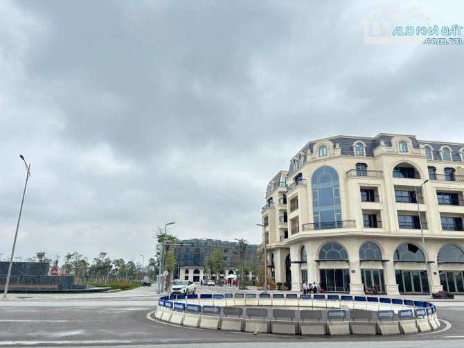 BÁN QUỸ CĂN CHUYỂN NHƯỢNG GIÁ TỐT NHẤT ROYAL MANSION- NGÃ 6 TP BẮC GIANG- 84M2 - 14 TỶ - 7