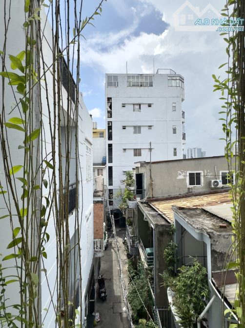 TÔ HIẾN THÀNH – QUẬN 10 – NHÀ ĐẸP 4 TẦNG – 70M² – NỞ HẬU 11M - CÁCH HẺM XE HƠI CHỈ 3 CĂN - 8