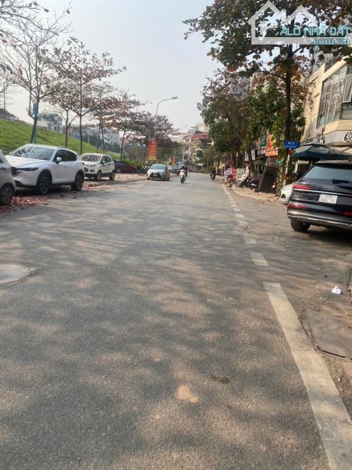 Bán nhà Ngọc Thụy 44m2, 4 tầng, 8 t.ỷ hơn, ô tô, ngõ nông, gần trường Việt Pháp   Vị trí: - 8