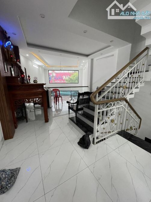MẶT TIỀN TỈNH LỘ 10 84m2 - NGAY TÊN LỬA - 4 TẦNG - 4Pn - 8 TỶ. - 8