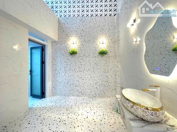 Nhà Đẹp, Hẻm 6m, Gần Phú Mỹ Hưng, 96m², 4 Tầng, Full Nội Thất, Chỉ 8 Tỷ 9 - 8
