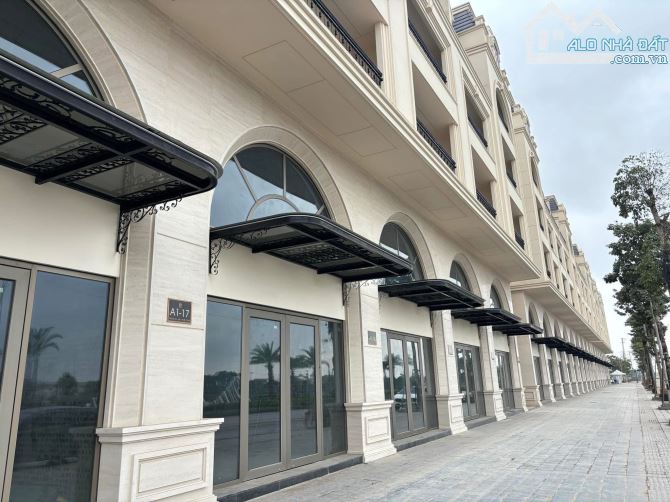 BÁN QUỸ CĂN CHUYỂN NHƯỢNG GIÁ TỐT NHẤT ROYAL MANSION- NGÃ 6 TP BẮC GIANG- 84M2 - 14 TỶ - 8