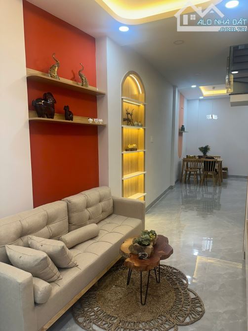 Bán nhà Phạm Văn Đồng có sân vườn đầy đủ nội thất sát bên sân bay Tân Sơn Nhất chỉ nhỉnh 3 - 9
