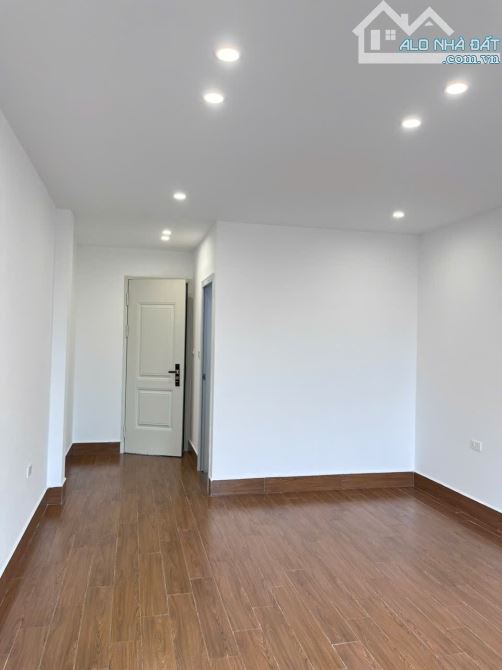 Bán NR tại khu TT Licola, 488 Ngọc Hồi, 11 tỷ, 102 m2, 5 tầng, có thang máy. Uy tín! - 9