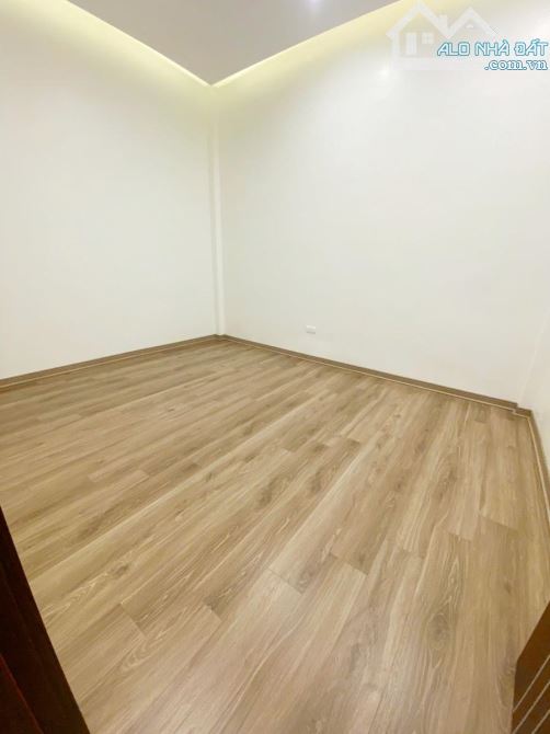 ĐƯỜNG LÁNG-ĐỐNG ĐA-NHÀ ĐẸP GẦN PHỐ-NỞ HẬU-BA GÁC TRÁNH-XÂY 5 TẦNG-CHỈ 10.2 TỶ - 9