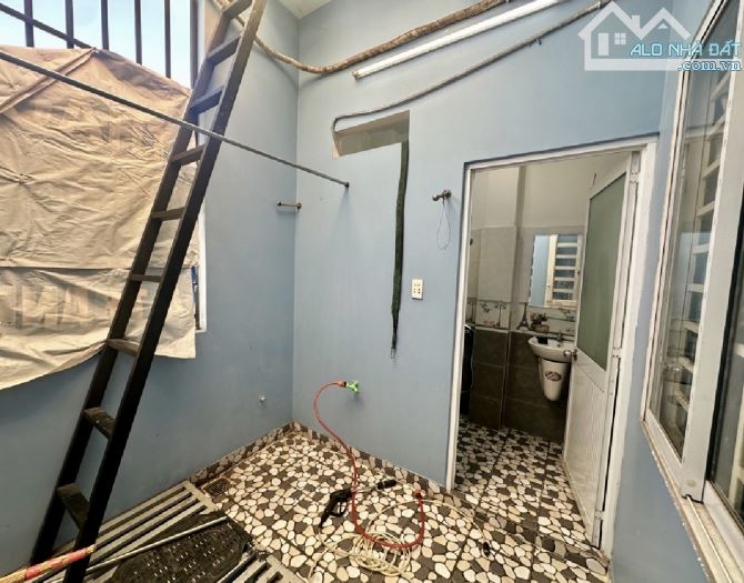 BÁN NHÀ 3 TẦNG ĐẸP – HẺM XE HƠI VÀO NHÀ – SÁT MẶT TIỀN TRẦN THỊ HÈ – QUẬN 12 – 65M2 – SHR - 9