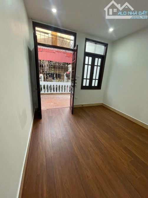 Tôi cần bán nhà 4T*45m2,ngã 4Tô Hiệu-Hoàng Diệu(đối diện chợ Hà Đông).Ôtô đỗ 10m.Giá 8tỷ6 - 9