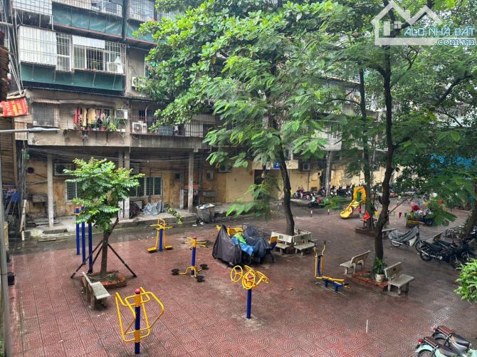 Cho thuê tập thể tầng 2 ngõ 128C Đại la, 3 phòng ngủ. - 9
