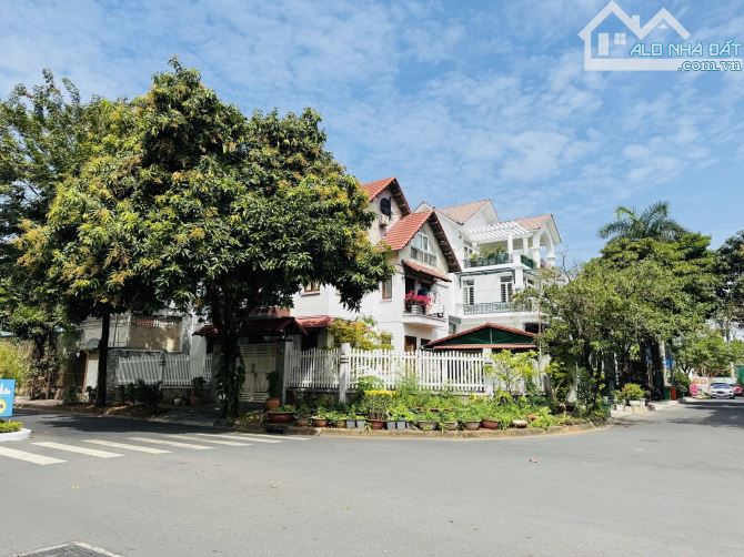 Biệt Thự Hầm 4 Tầng 275m2(14,5mx20m) Góc 2 Mặt Tiền- Khu Ven Sông Sài Gòn Trần Não,Q2