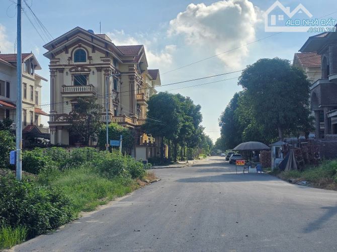 Bán đất đại hoàng long nhìn chếch hồ DT 263m, MT 15m, Hướng TB,Giá 21,5 tỷ - 6