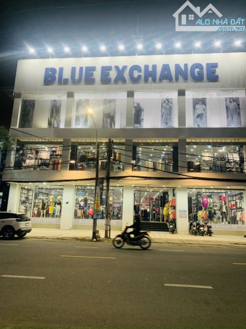 Cho thuê nhà ngang 20m mặt tiền đường Phạm Văn Thuận vị trí đắc địa ngay ngã tư Vincom